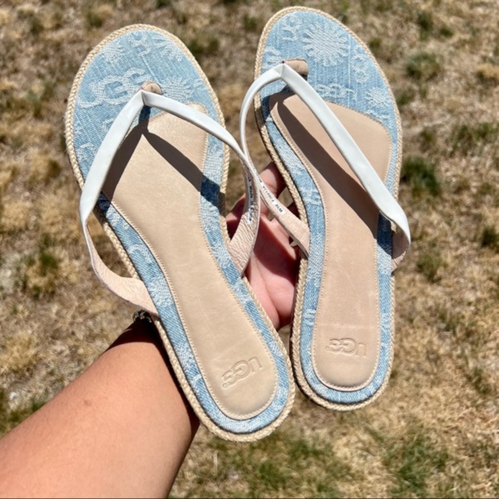 NWOT UGG DENIM LEATHER FLIP FLOP light wash W10